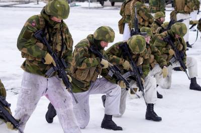 Forsvarets sjefsersjant åpner for å gi vernepliktige soldater lov til å drikke alkohol i leir