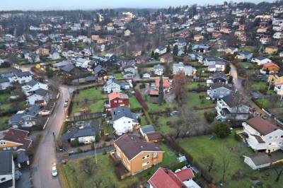 Kjent skuespiller i betent nabokrangel – frykter taket kan kollapse