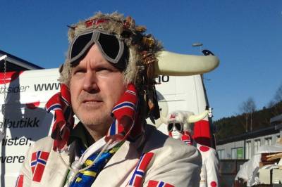 Dressen holder så vidt