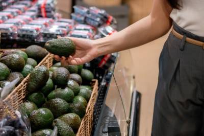 Slik finner du perfekt avocado - uten å klemme