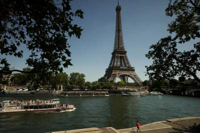 Kvinne fjernet før hindu­besøk: Protest­streik stengte Eiffel-tårnet
