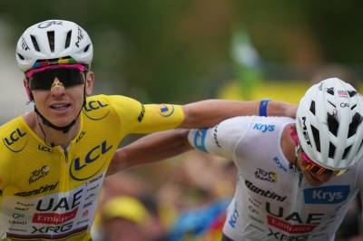 Van der Poel vant vill Tour de France-avslutning. Pogacar tangerte rekord.