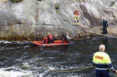 Redningsaksjon etter melding om person under vann