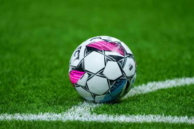 Én død og nær 50 skadet i stadionkollaps i Peru