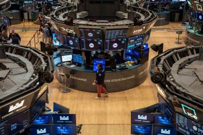 Brikkeaksje stiger på flat Wall Street