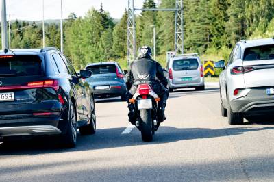 Seks personer omkom i trafikken i april
