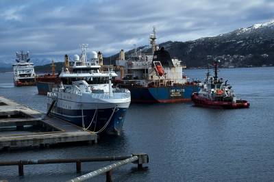 LMZ Pluto er endeleg slept til kai – ein krevjande redningsaksjon