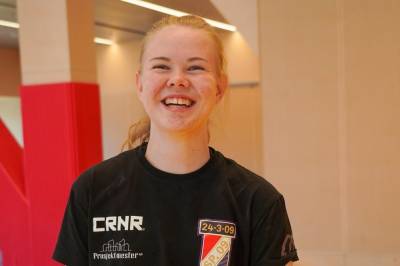 Folk trur Tuva (18) tullar når ho seier kva ho driv med