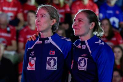 Katrine Lunde hyllet i avskjedskampen – tok farvel etter over 20 år på landslaget