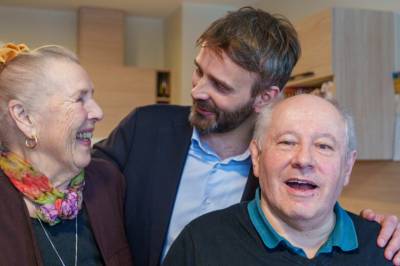 Regjeringen vil at flere skal gjøre som Bjørg (87) og Matteo (73)