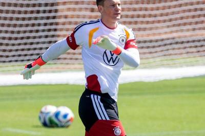 Avis: Neuer klar for VM-åpningen