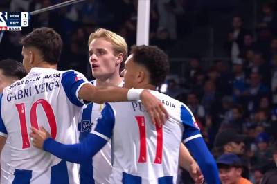 Victor Mow Froholdt med mål mot Estoril