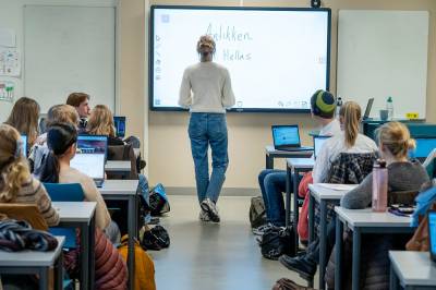 Aldri har norske lærere vært bedre utdannet. Hvorfor lærer ikke elevene mer?