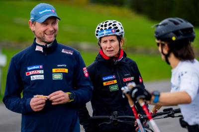 Sjefene om sprudlende Weng: – Hun har det både i kjeften og beina