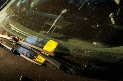 Trodde kona skulle føde – slapp ikke unna parkeringsboten