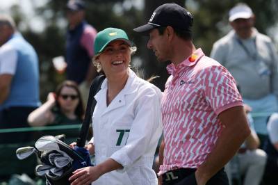 Dukket opp med Hovland: – Har med kjæresten som caddie