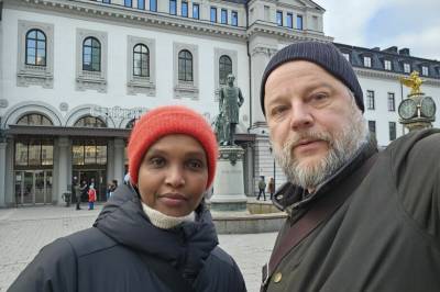 Skulle på bryllupsreise: – Ble kastet ut av flyet