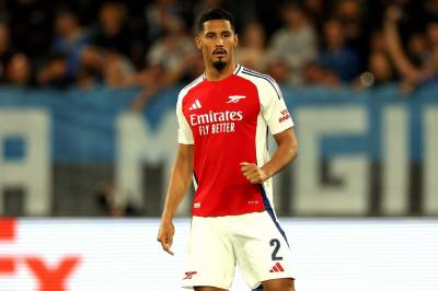Arsenals William Saliba vil være ute i en «lengre periode» på grunn av en ryggskade