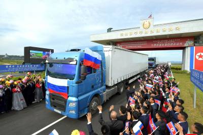 Første veibro mellom Russland og Nord-Korea åpnet