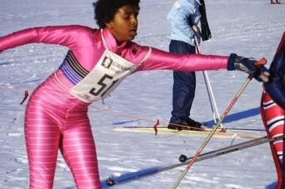 Daniel dropper hettegenser. Han har merket at folk kan bli redde. 