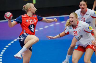 Henny Reistad med målshow i Norge-seier over Danmark – måtte gi seg underveis