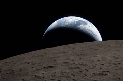 Slik har romferden grepet verden. Nå vil Nasa sende gravemaskin til månen.