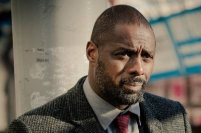 «La oss ikke prøve å gjøre [James Bond] politisk korrekt», sier Idris Elba