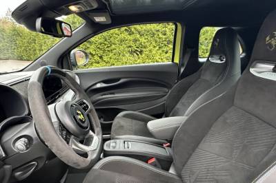 Salget svikter – elbilen kan få bensinmotor