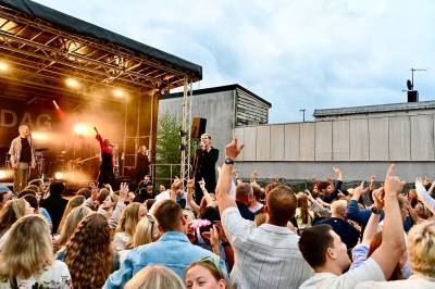 900 på konsert med Onsdagsbandet