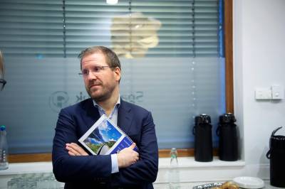 Stein (49) er meglerbransjens nye lønnskonge. Banker Arctic og Pareto.