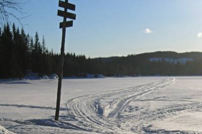 Hvorfor er noen områder i skiløypa isete?