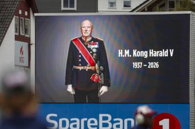Kong Harald hedres: Rørende bilder