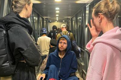 Kraftig ut mot flyselskap: – Svært belastende