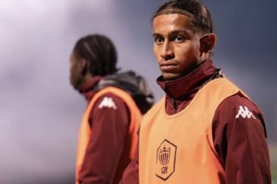 Tahirys Dos Santos' agent sier at Metz-spilleren har 30 % av kroppen forbrent etter den dødelige barbrannen i Sveits