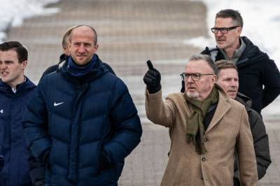 – Det koster å være med