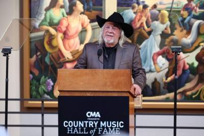 Countrystjernen John Anderson er død