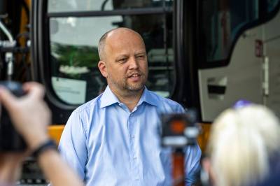 Nå er borgfreden over. Senterpartiet kaller inn til pressekonferanse – for å presse Høyre