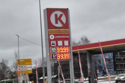 Fikk sjokk av bensinprisen: – Måtte kjøre tilbake og se om vi så riktig