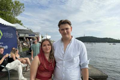 Yrja (20) og Casper (19) har brukt 30.000 kr på én helg