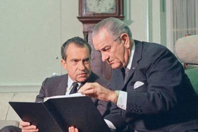 Granskning av reiseregninger, FBI og fysisk håndgemeng. Amerikanske presidenter har forsøkt det meste i jakten på lave renter.