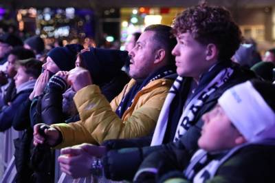 Jubel på torget når Zlatko Tripic setter inn mål nummer tre