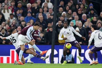 Aston Villa med syv på rad: Rogers senket Manchester United 