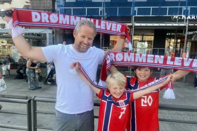 Reiser i flere timer for VM-festen