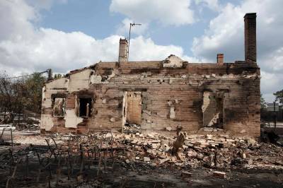 Skogbrann i Frankrike: 44 flasker vin stjålet fra evakuert hus