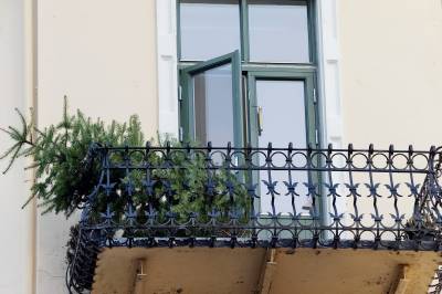 – Du har vel ikkje tenkt å rydde vekk jula no?