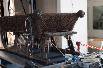 Den første sleden fra Osebergskipet er flyttet: – Mer krevende enn vikingskipene