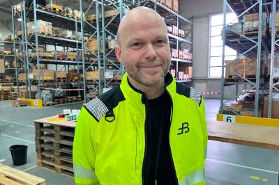 Bjørnar styrer Saga Fjordbase sitt varehus: – Alt som er lovleg å ha, kan riggane be om å få