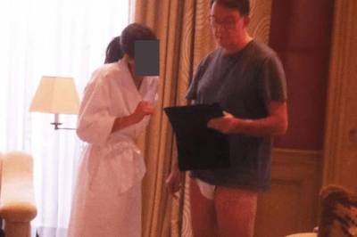 Politiet ransaker Pete Mandelsons boliger