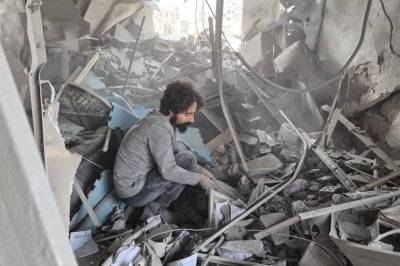 Spiller i krigens ruiner: – Vi iranere vil bare ha fred