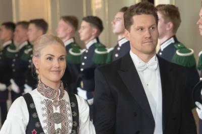 Hyller forloveden: - Hun tar støyten